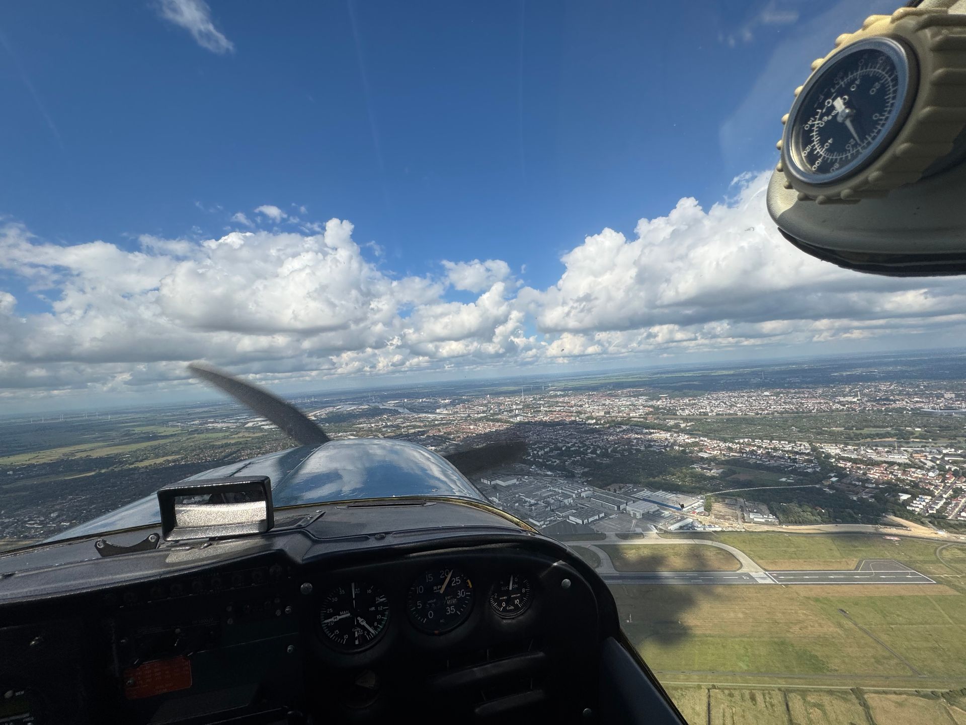 Luftaufnahme Überflug Flughafen Bremen.